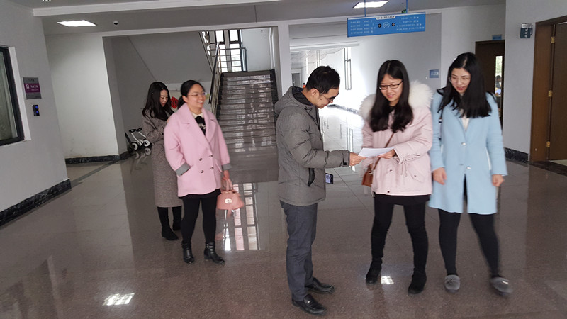 sc_021049_067295.jpg 2018-2-26-新学期课堂一派生机盎然-污污漫画
开学查课纪实 (1)_副本.jpg