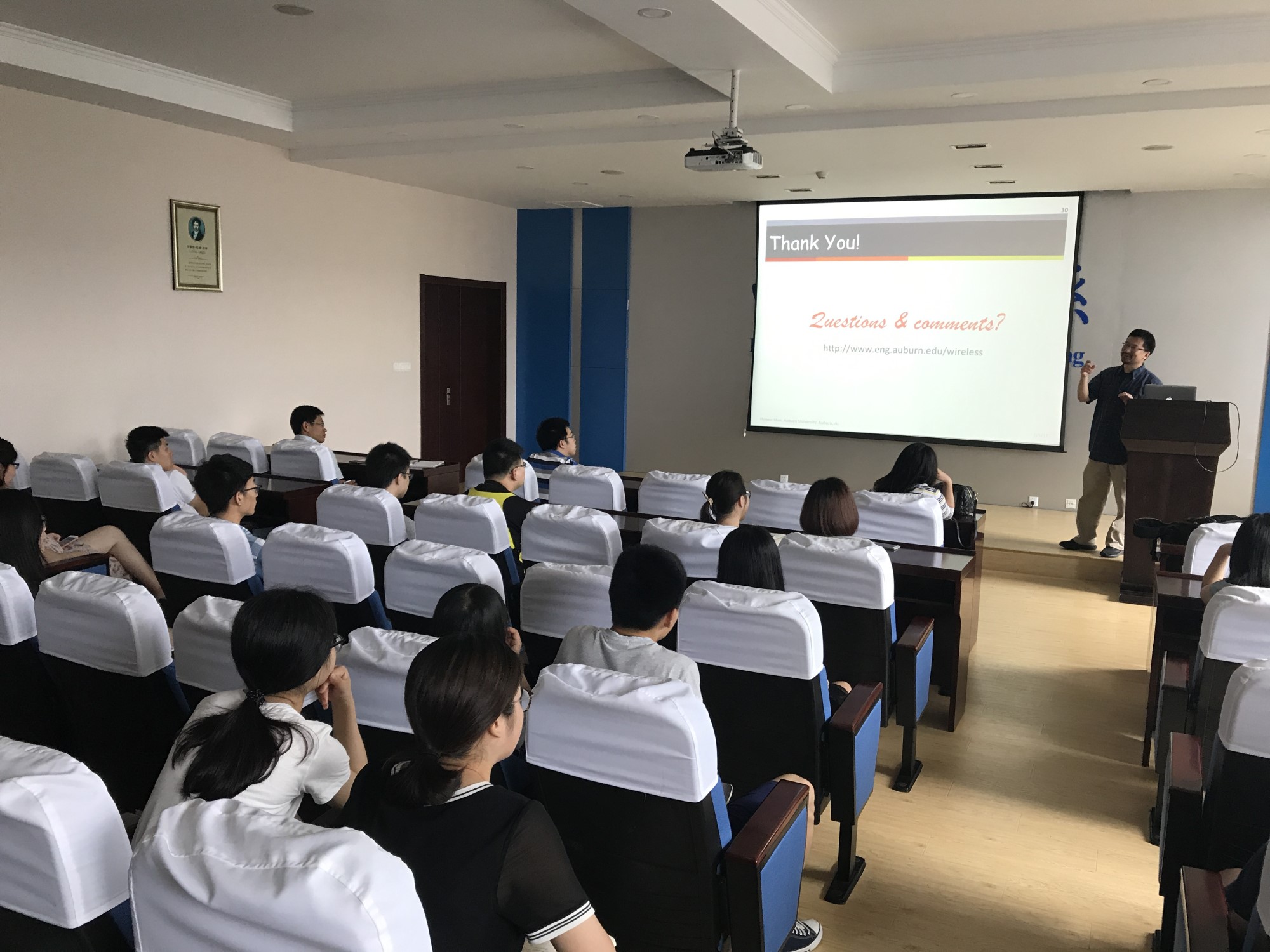 sc_051820_076859.jpg 1. Mao教授报告后与师生交流_副本.jpg